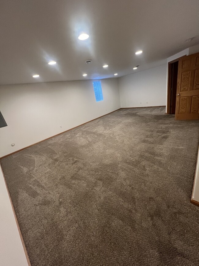 Building Photo - 4281 Estate Dr S