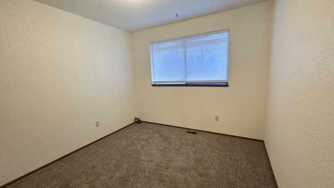 Building Photo - 2012 Vernon Rd