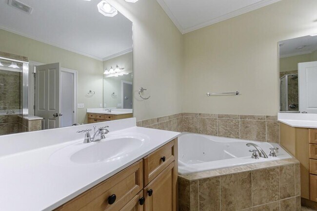 Building Photo - 10293 Midway Ave