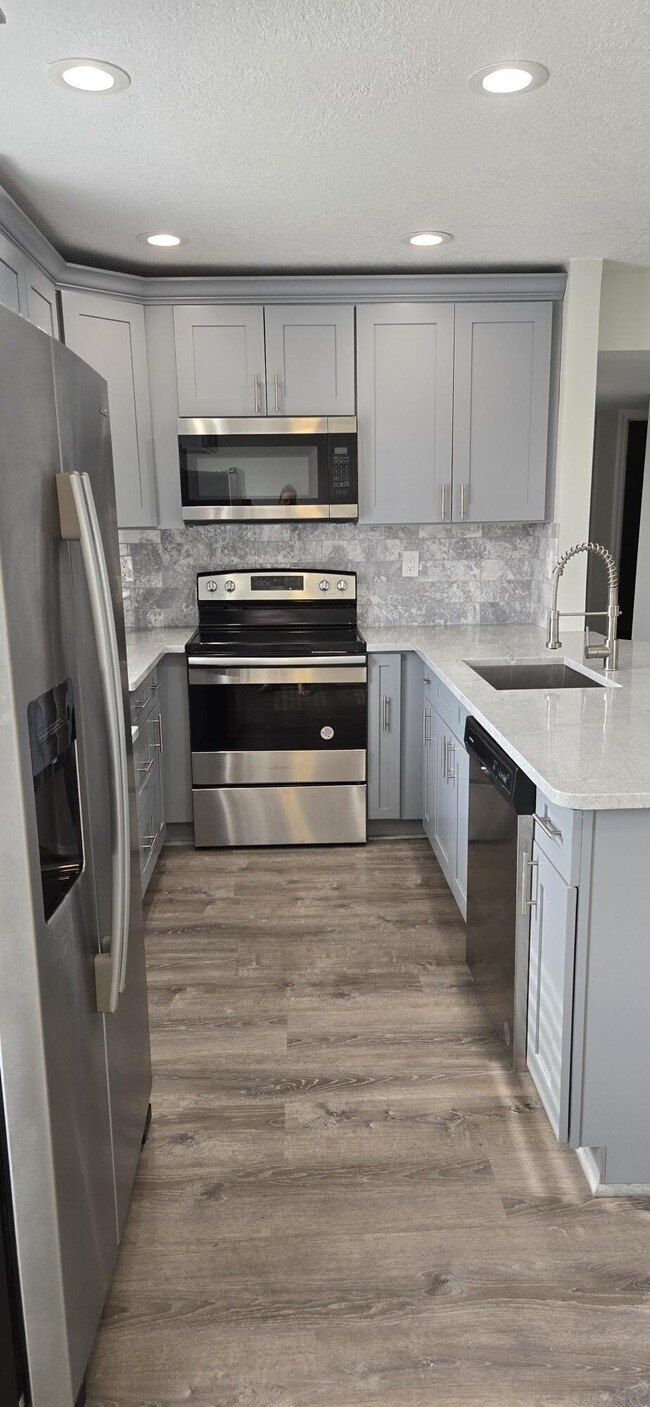 Building Photo - 192 Normandy Ln