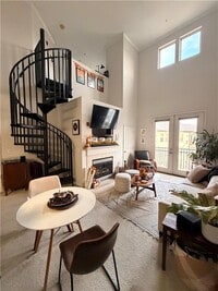 Building Photo - 903 Providence Pl