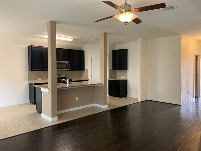 Building Photo - LOVELY ONE STORY HOME WITH EASY ACCESS TO ...