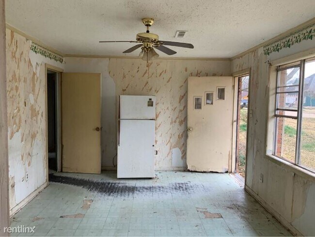 Building Photo - 3 br, 1 bath House - 600 Thurman St A Unit A