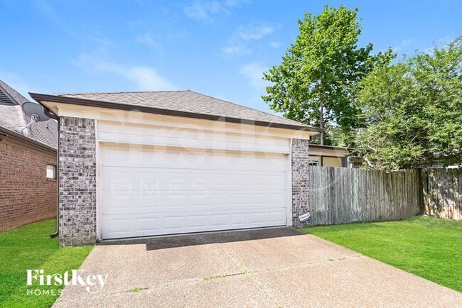 Building Photo - 10258 Evening Hill Dr