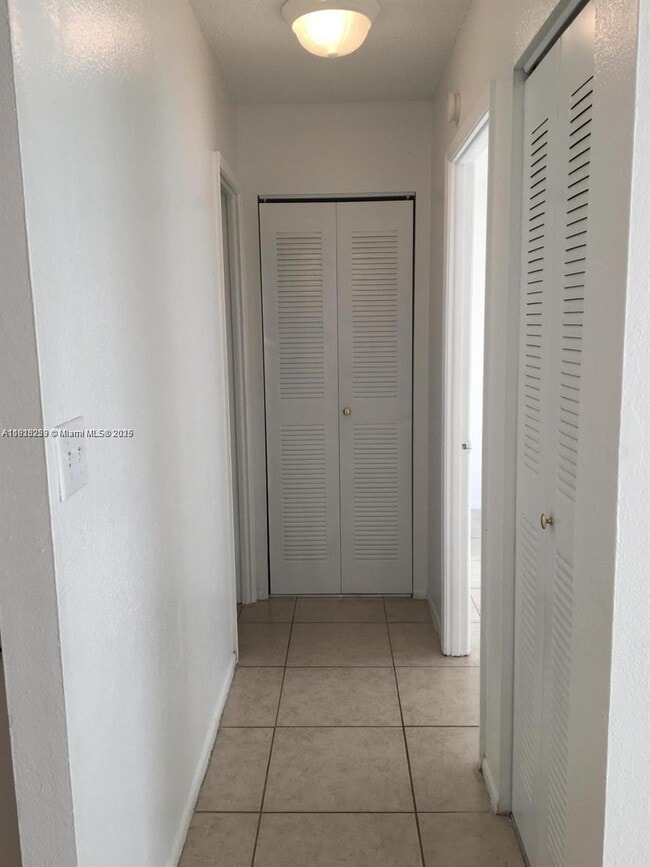 Building Photo - 437 Executive Center Dr