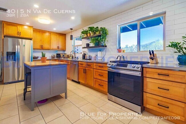 Building Photo - Foothills gorgeous home!