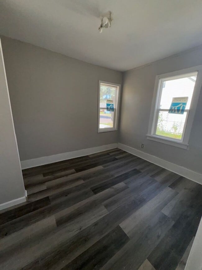 Building Photo - Rent Reduced