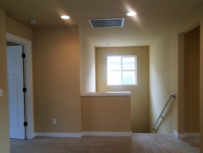 Building Photo - 4595 NW Atwater Loop