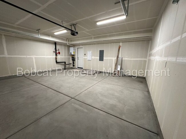Building Photo - 860 Furlong Dr
