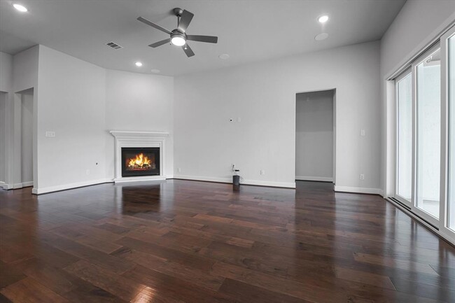 Building Photo - 6406 Prairie Landing Blvd