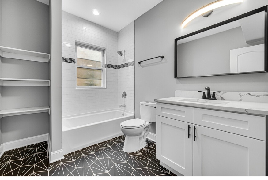 Building Photo - 8332 S May St