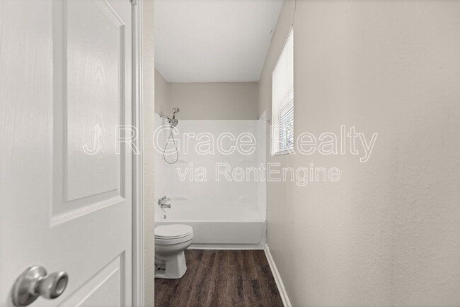 Building Photo - 4404 Pecan Ln