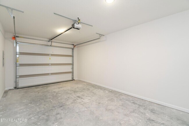 Building Photo - 7357 Grn Ests Wy