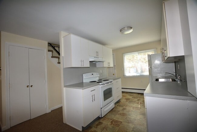 Building Photo - 24 Concord Ave