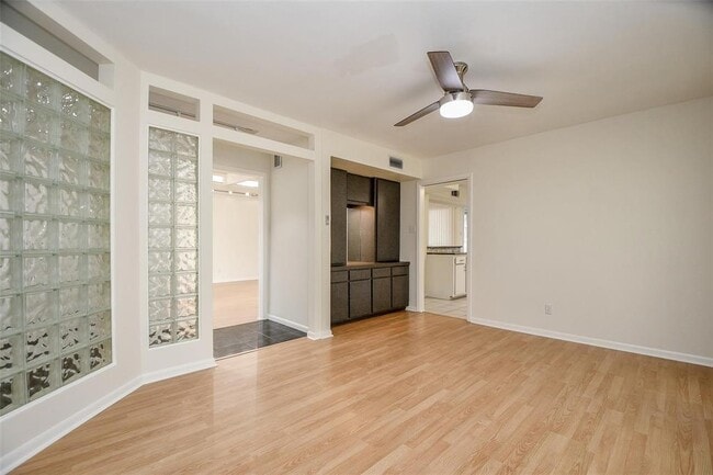 Building Photo - 5502 Dumfries Dr