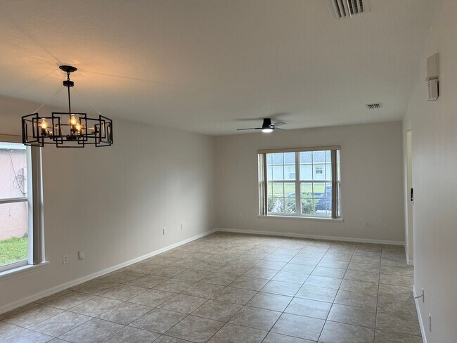 Building Photo - Spacious 4 bedroom home in Lake Mary