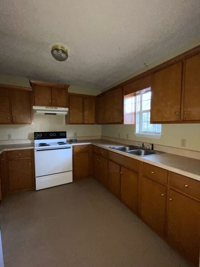 Building Photo - FOR RENT