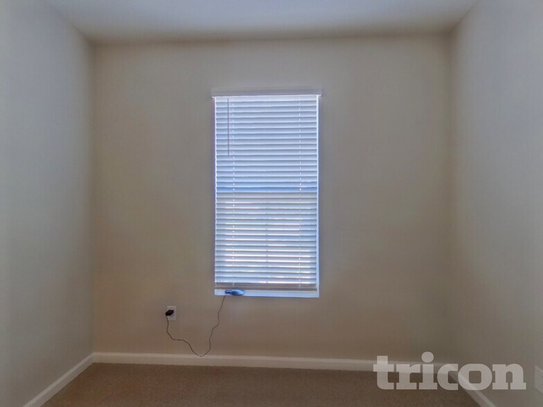 Building Photo - 371 Buchannan Dr