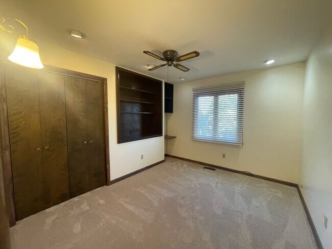 Building Photo - Baker Woods Home!