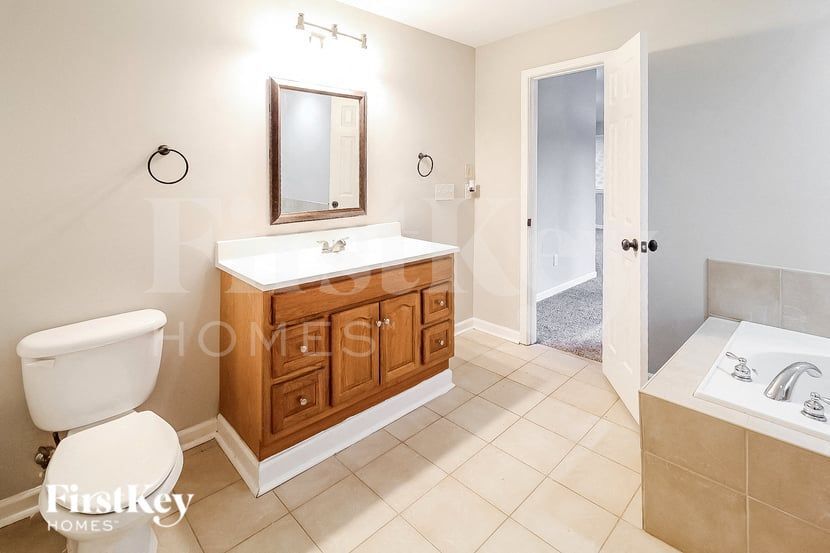 Building Photo - 2483 Kings Park Cir