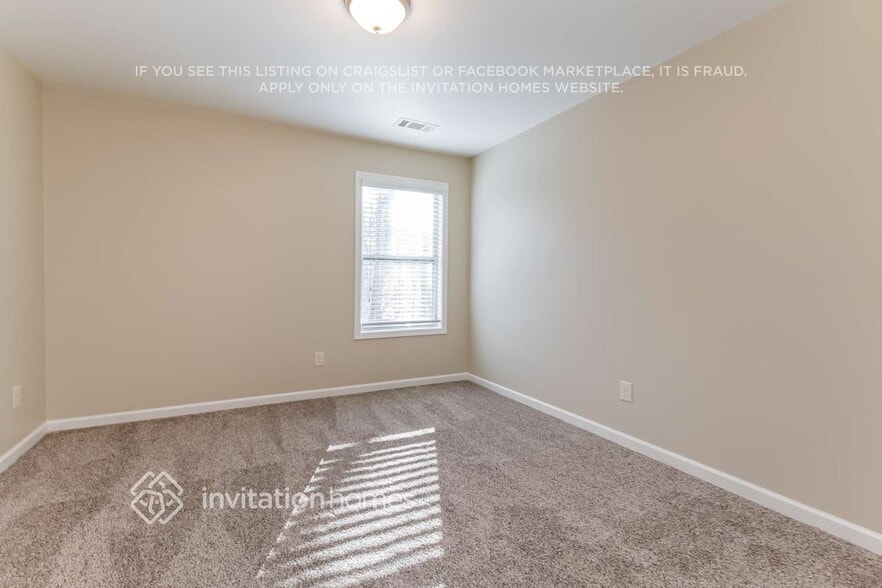 Building Photo - 5735 Aspen Dr