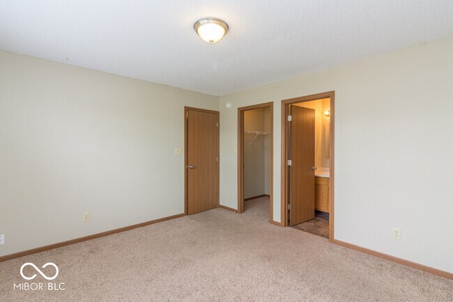 Building Photo - 5810 Rolling Bluff Ln