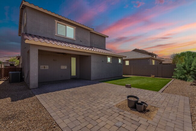 Building Photo - Two homes in one!