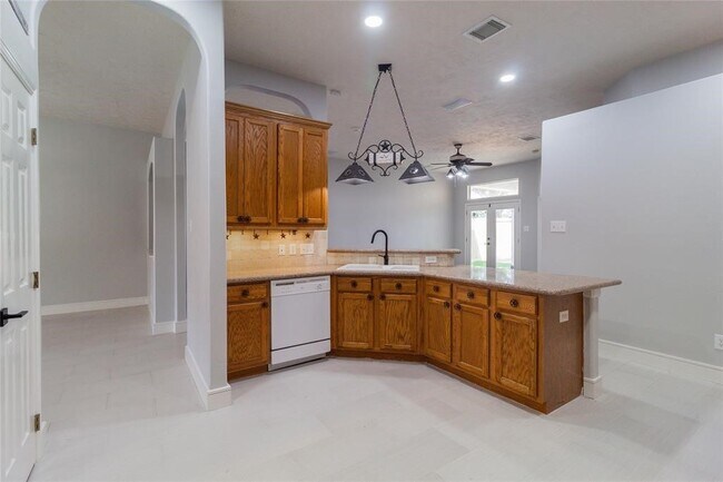 Building Photo - 6210 Pleasant Stream Dr