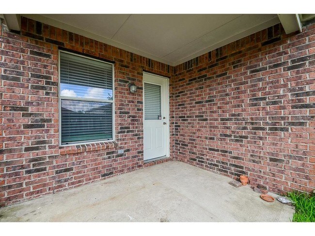 Building Photo - 21402 Doral Rose Ln