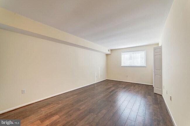 Building Photo - 9705 Kings Crown Ct