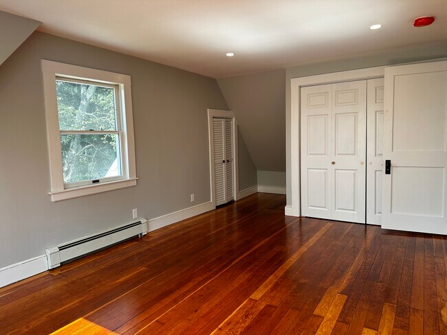 Building Photo - 96 Adams St