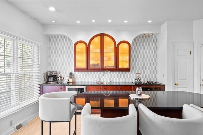 Building Photo - 302 Kingsberry Cir