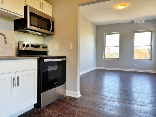 Building Photo - Woodward Lofts