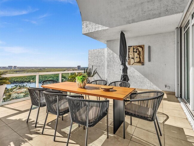 Building Photo - 16500 Collins Ave