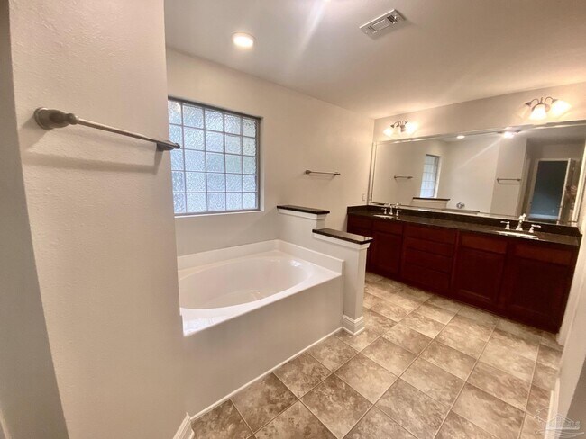 Building Photo - 8431 Ferlon Ave