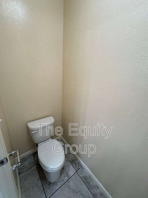 Building Photo - 625 E Monte Verde Ave