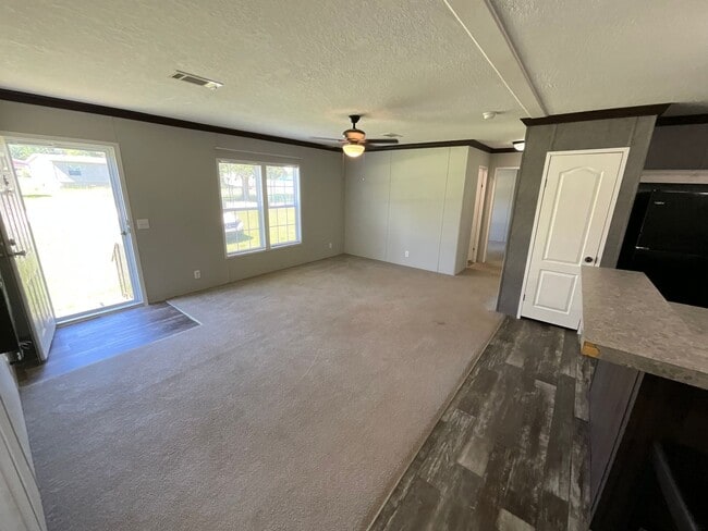 Building Photo - Beautiful 3/2 Mobile Home w/ Lawn Maintenance Included
