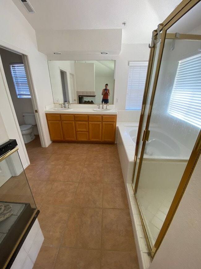 Building Photo - For Rent – Spacious Las Palmas II Home