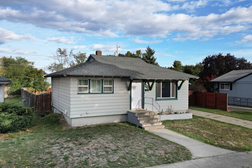 Building Photo - 2508 N Sycamore St