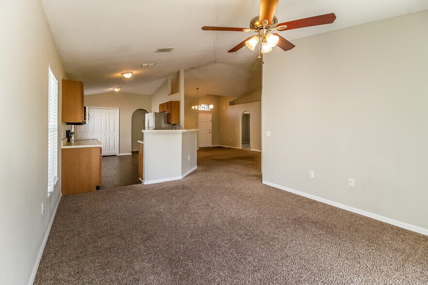 Building Photo - 433 Hammerstone Ave