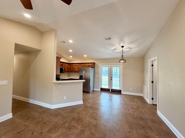 Building Photo - 8826 Bluebell St