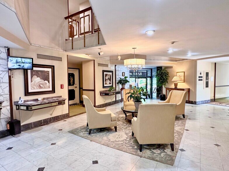 Building Photo - 2505 East Ave