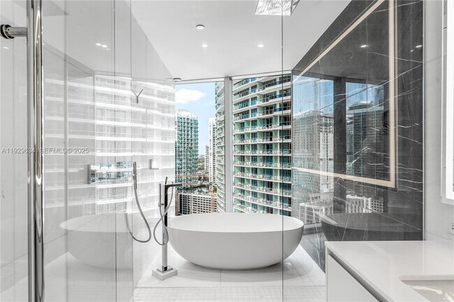 Building Photo - 300 Biscayne Blvd Way