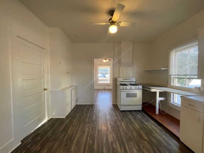 Building Photo - 829 15th St