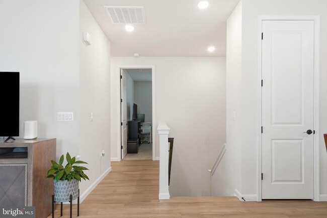 Building Photo - 615 Clover Ln