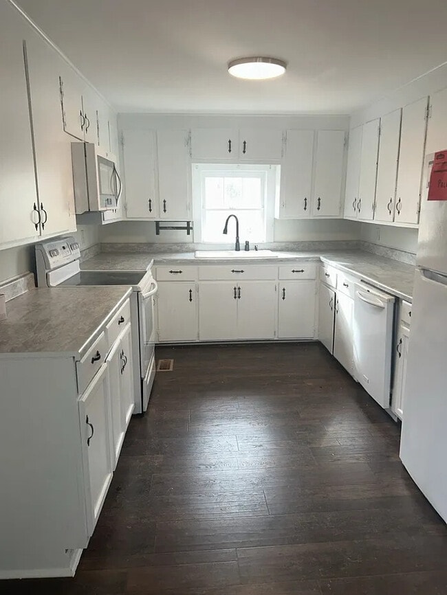 Building Photo - 721 Pickens Dr