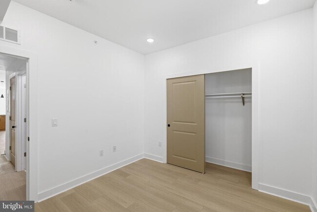 Building Photo - 2310 N Sydenham St