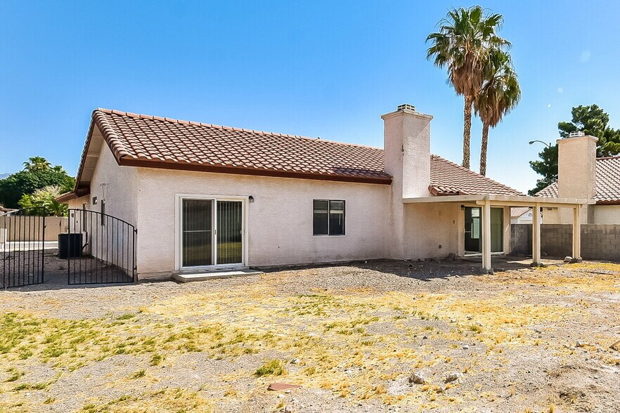 Building Photo - 3601 Uranus Dr
