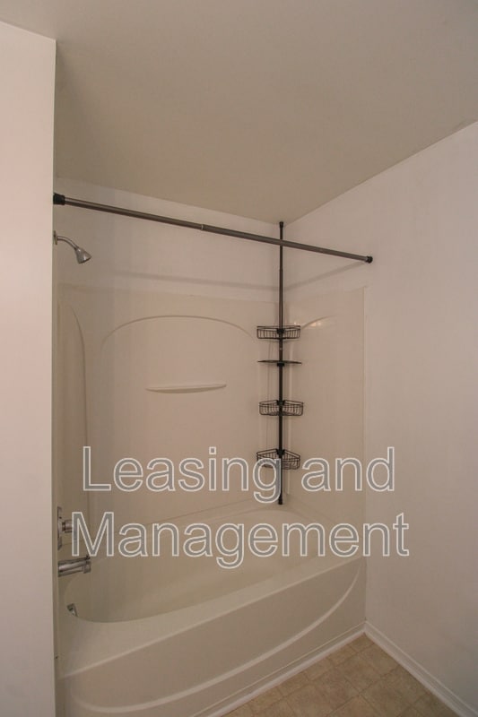 Building Photo - 8811 Kellum Dr