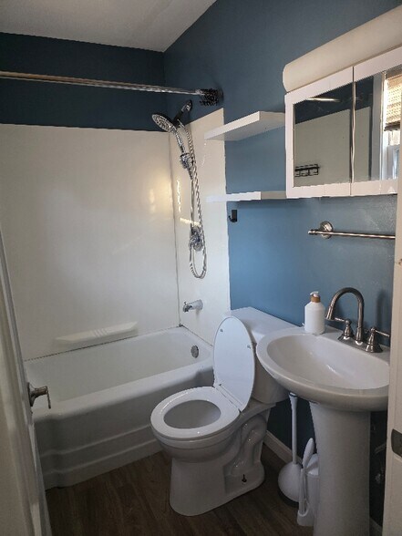 Building Photo - 560 Pine St